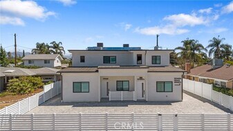 11140 Woodley Ave in Los Angeles, CA - Building Photo