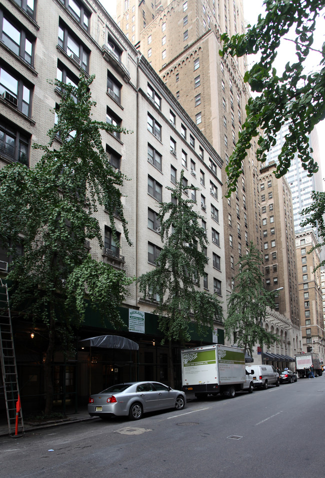 142 East 49th Street in New York, NY - Foto de edificio - Building Photo