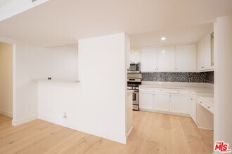 11640 Woodbridge St in Los Angeles, CA - Building Photo - Building Photo