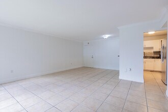 9459 SW 76th St in Miami, FL - Building Photo - Building Photo