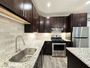 1124 Maple Ave, Unit J06P in Evanston, IL - Building Photo - Building Photo