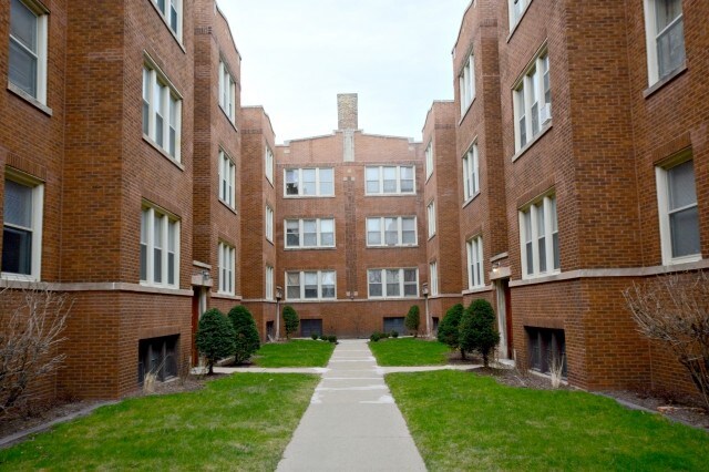 2342 W Touhy Ave-Unit -2350-3i in Chicago, IL - Building Photo