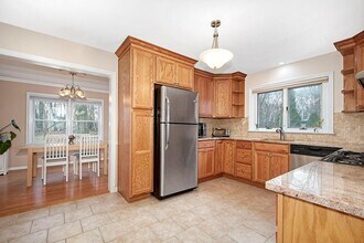 27 Crystal St in Harrison, NY - Building Photo - Building Photo