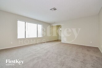 1335 Clagett Ln in Las Vegas, NV - Building Photo - Building Photo