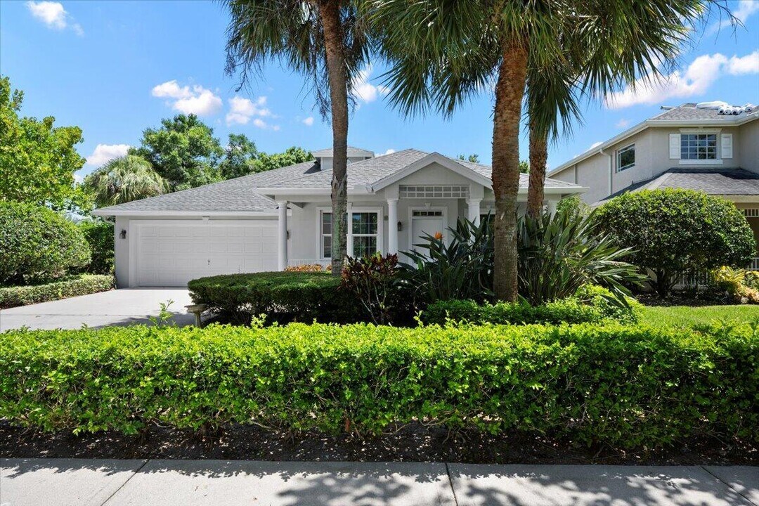 204 Clocktower Dr in Jupiter, FL - Building Photo