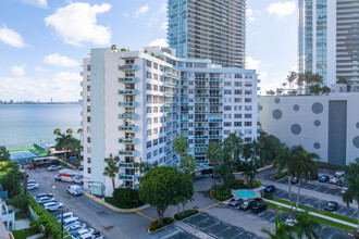 Bay Park Towers in Miami, FL - Building Photo - Building Photo