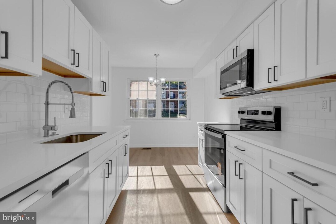 4 Summit Green Ct in Cockeysville, MD - Building Photo