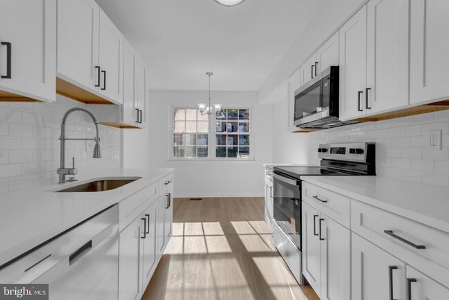 property at 4 Summit Green Ct