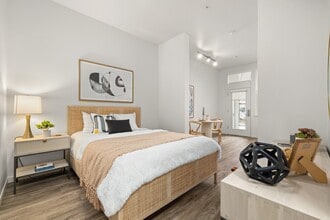 The Mezzo in Sacramento, CA - Foto de edificio - Building Photo