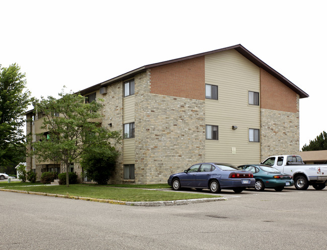 917 Golf Course Rd in Monticello, MN - Building Photo - Building Photo