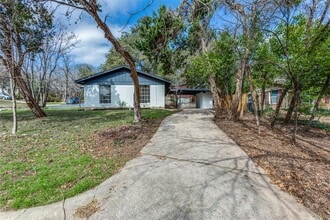 400 Cherry Hill Dr in Austin, TX - Building Photo - Building Photo