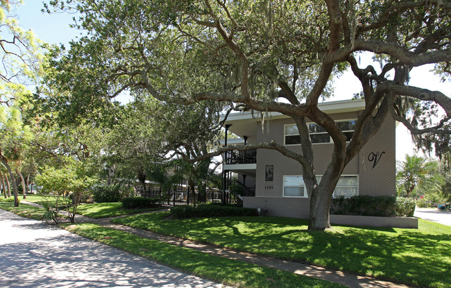 The Victoria in Dunedin, FL - Building Photo - Building Photo