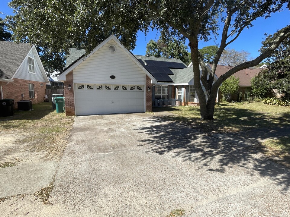 858 Mande Ct in Shalimar, FL - Building Photo