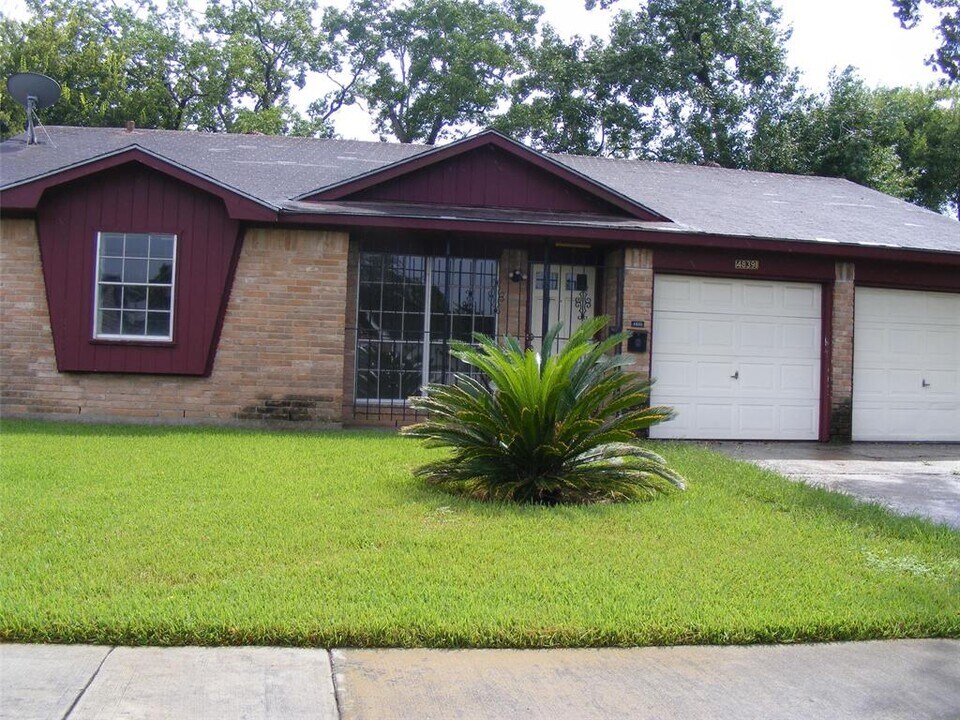 4839 Trail Lake Dr Photo