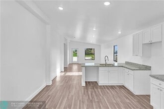 1911 NW 8th St in Pompano Beach, FL - Building Photo - Building Photo