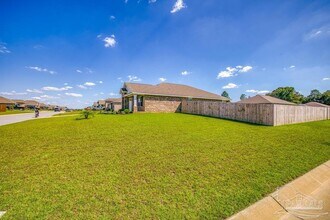 9336 Tara Cir in Milton, FL - Building Photo - Building Photo