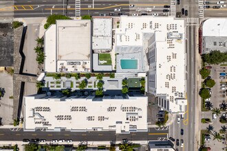 Audrey M. Edmonson Transit Village in Miami, FL - Foto de edificio - Building Photo