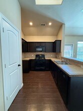 125-131 Creekside Villa Dr in Kyle, TX - Building Photo - Building Photo