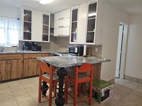 305 SE 12th Ave in Pompano Beach, FL - Building Photo - Building Photo