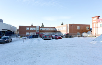 Trinity Manor in Edmonton, AB - Building Photo - Building Photo