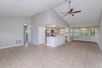 7746 Deer Foot Dr in New Port Richey, FL - Foto de edificio - Building Photo