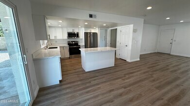 4140 W Orchid Ln in Phoenix, AZ - Building Photo - Building Photo