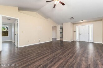 3317 Cancun Dr E in Jacksonville, FL - Building Photo - Building Photo