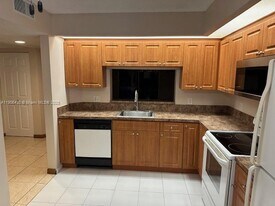 901 SW 138th Ave in Pembroke Pines, FL - Building Photo