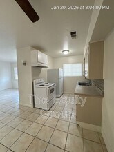 320 S Crespi Ave in Exeter, CA - Building Photo - Building Photo