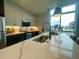 Loomis Crossing Apartments in Greenfield, WI - Building Photo