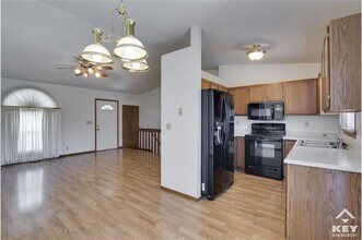 2310 N Ridgewood Dr in Wichita, KS - Building Photo - Building Photo