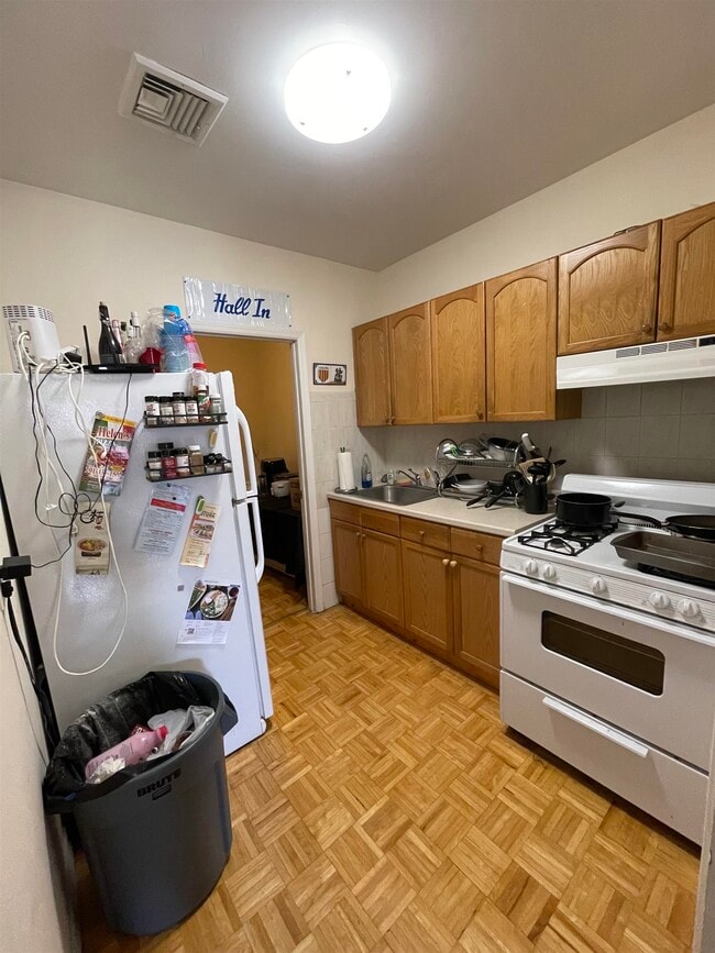 348 Grove St in Jersey City, NJ - Building Photo - Building Photo
