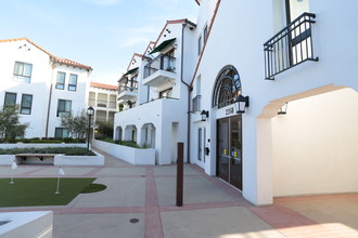 Cotton's Point Senior Apartments in San Clemente, CA - Foto de edificio - Building Photo