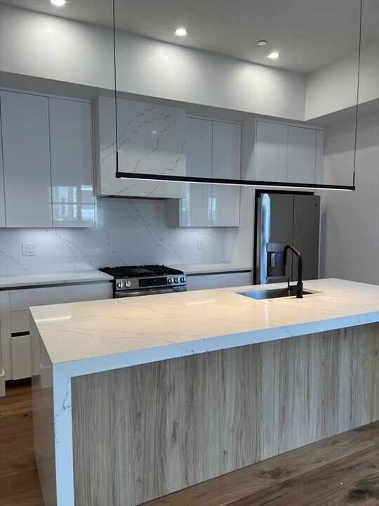 31 Savin Hill Ave in Boston, MA - Building Photo