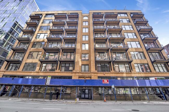 property at 625 W Jackson Blvd