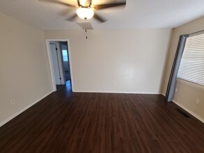 925 Crown Dr in Edmond, OK - Foto de edificio - Building Photo