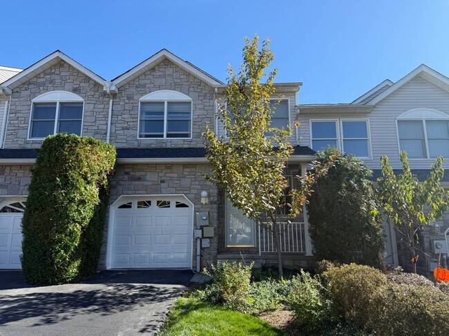 17 Springhill Dr, Unit 17 in Morris Plains, NJ - Building Photo - Building Photo