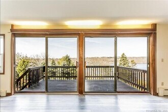 117 Phoenix Dr in Groton, CT - Building Photo - Building Photo