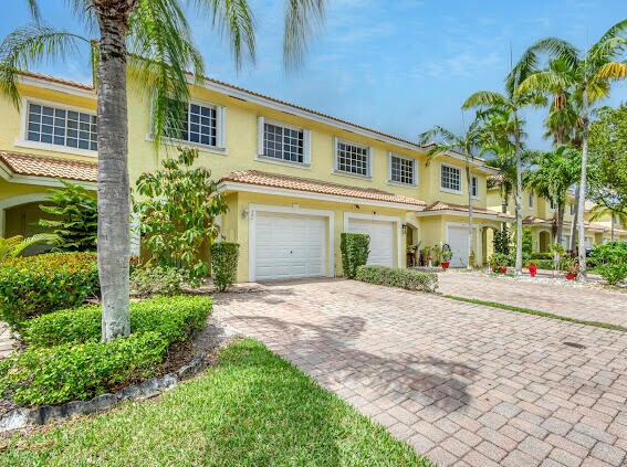 721 Imperial Lake Rd in West Palm Beach, FL - Building Photo