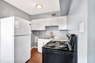 3206 Orchard Manor Cir in Louisville, KY - Building Photo - Building Photo