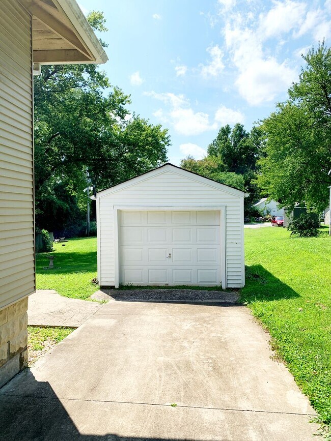 803 Strong Ave in Collinsville, IL - Building Photo - Building Photo