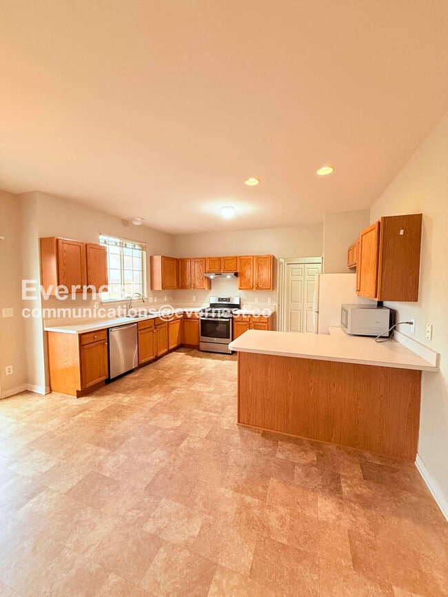 1660 Brookdale Dr in Canton Township, MI - Building Photo - Building Photo