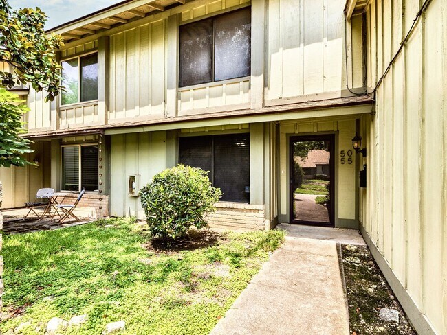 5055 Fort Clark Dr in Austin, TX - Foto de edificio - Building Photo