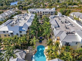 225 S Latitude Cir in Delray Beach, FL - Building Photo