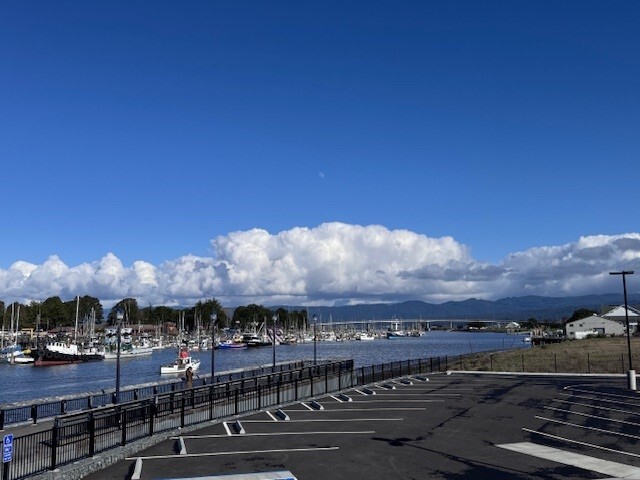 1 F St, Unit Luxury Bayfront Condos in Eureka, CA - Foto de edificio