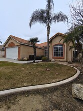 7315 Sandrinilla St in Bakersfield, CA - Building Photo - Building Photo