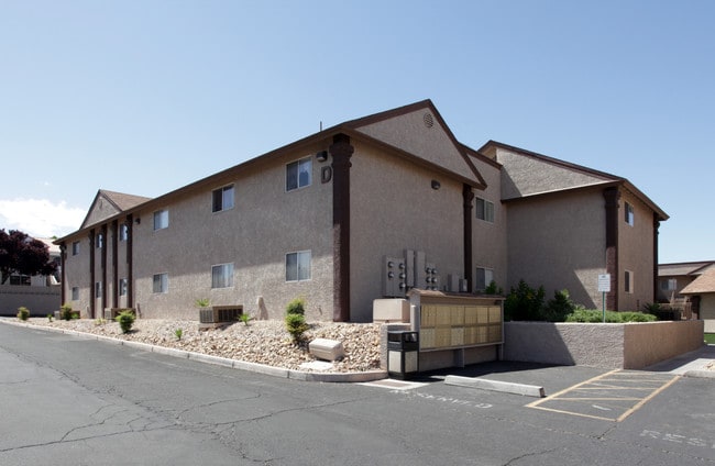 Virginia West Apartments in Las Vegas, NV - Building Photo - Building Photo