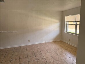 5304 NW 22nd St in Lauderhill, FL - Building Photo - Building Photo