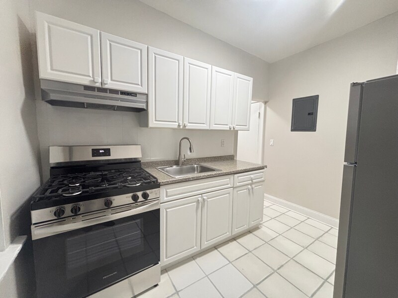 328 61st St, Unit B1 in West New York, NJ - Building Photo