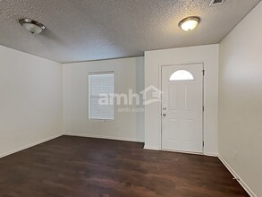 9649 W Constellation Dr in Pendleton, IN - Foto de edificio - Building Photo